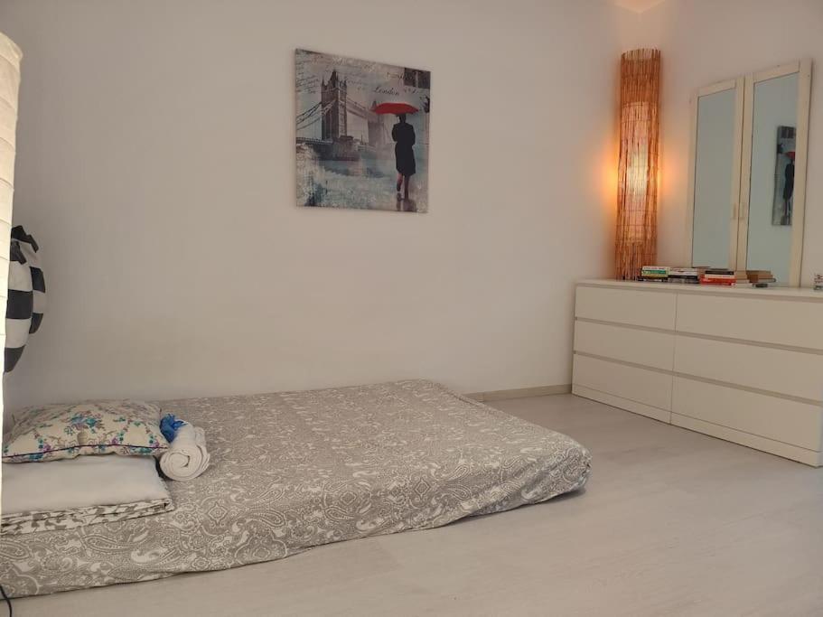 Minimalist Studio Apartment *